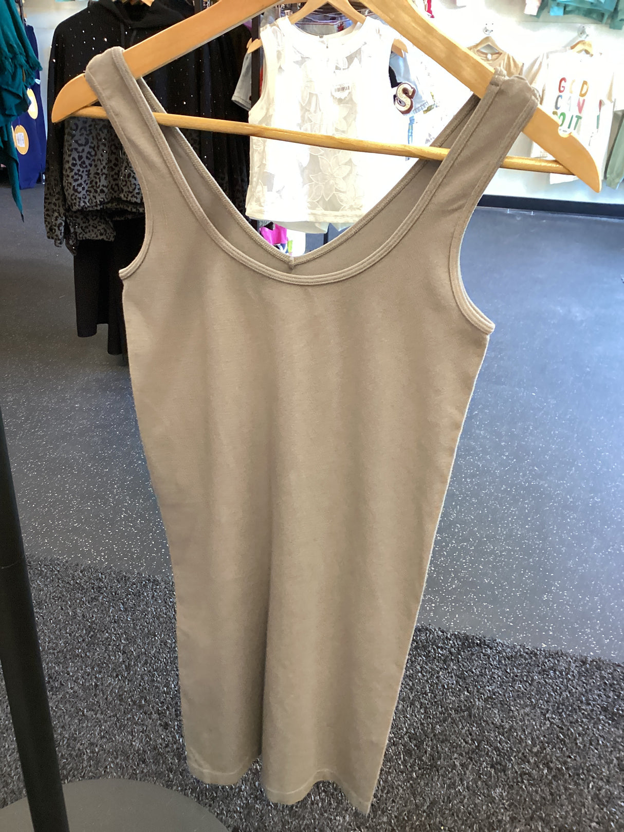 V2738 Sleeveless V Neck/Scoop Neck Tank Dress