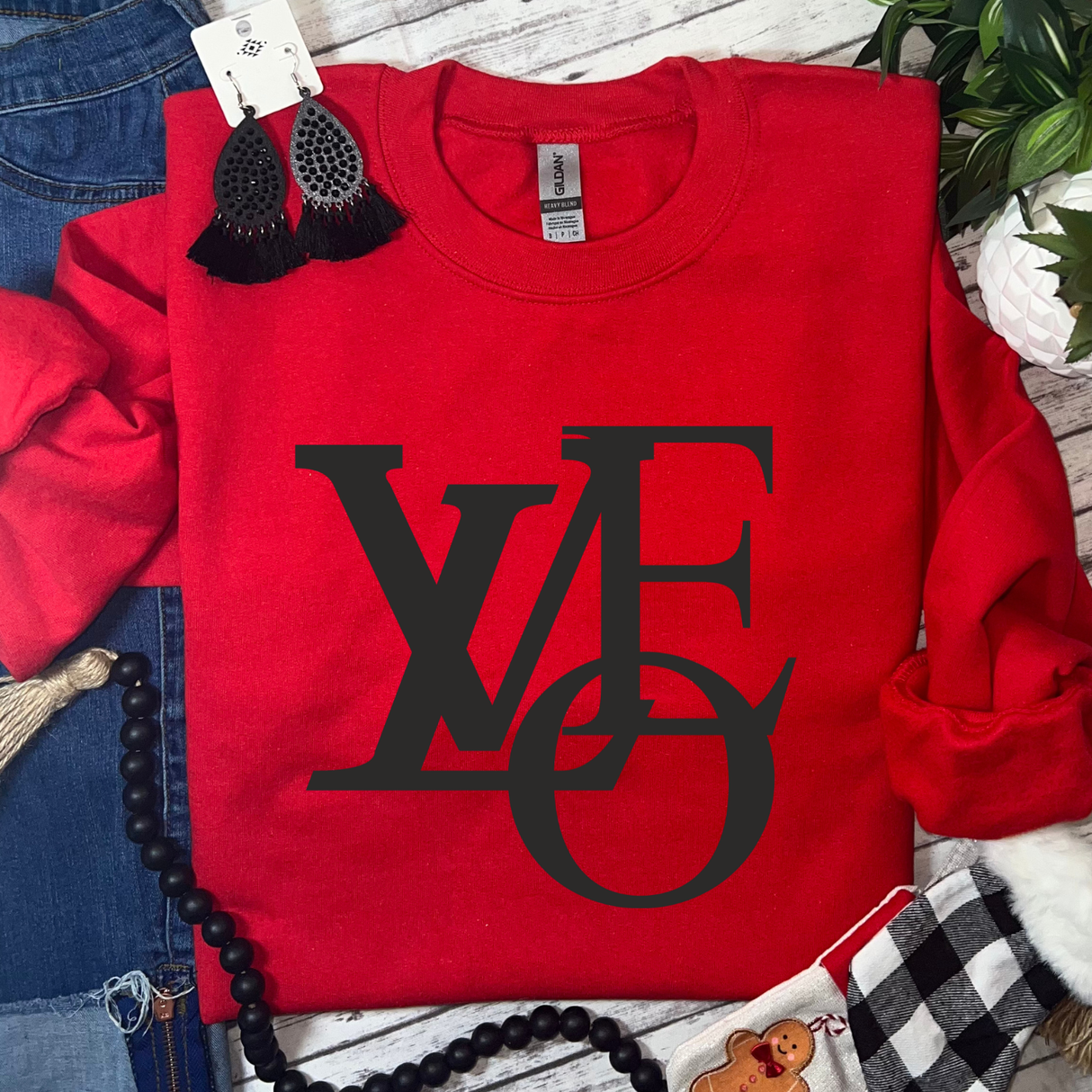 LoVe Graphic Sweatshirt