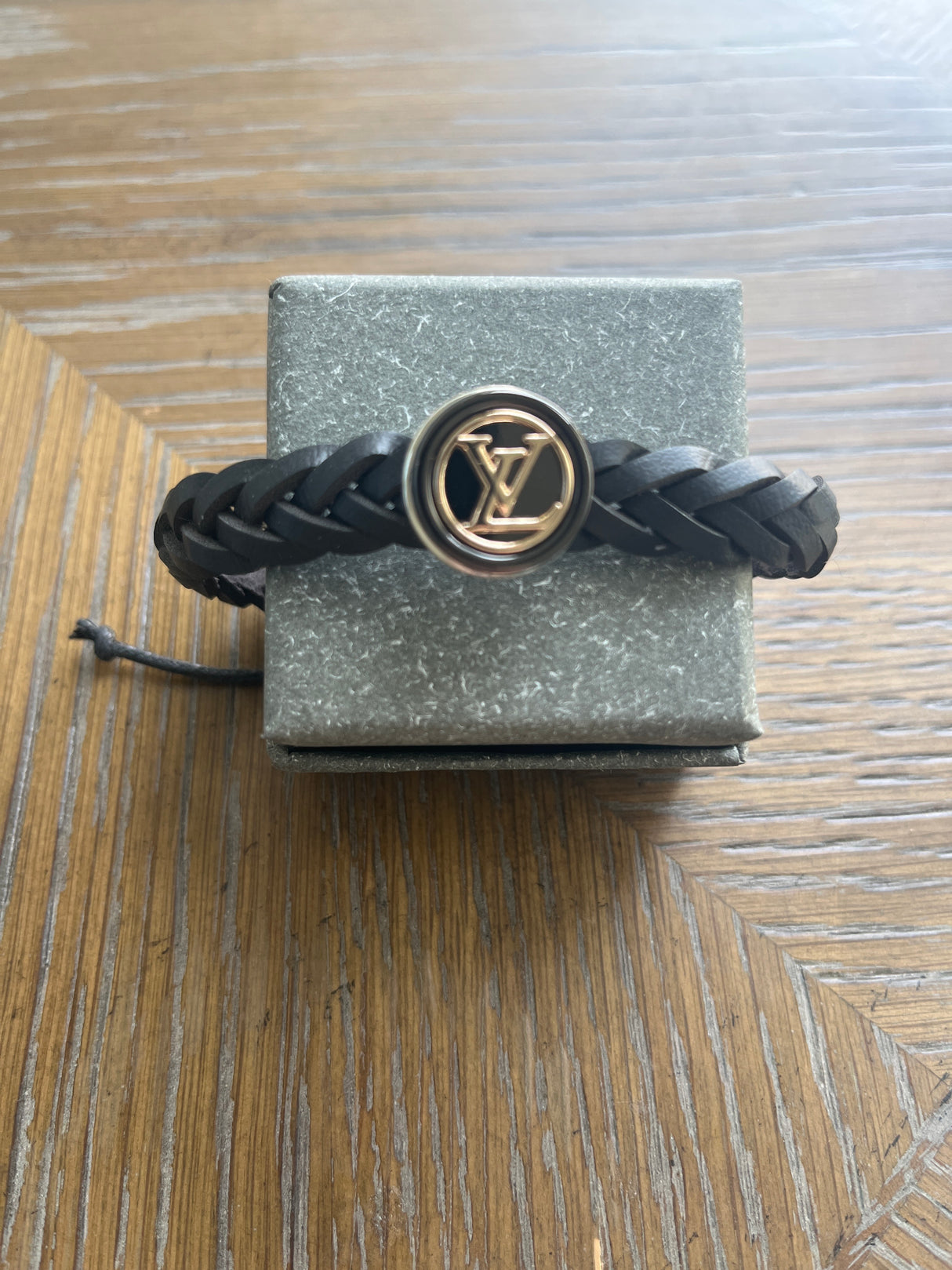 21J CINCH STYLE LEATHER BRACELET