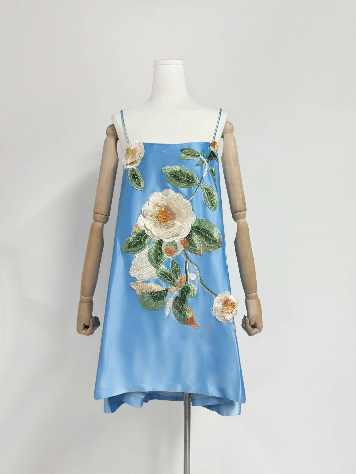 DR685Y Floral Embroidered Backless Suspender Short Skirt