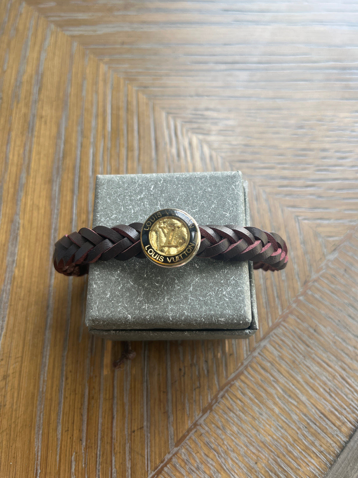 21K CINCH STYLE LEATHER BRACELET