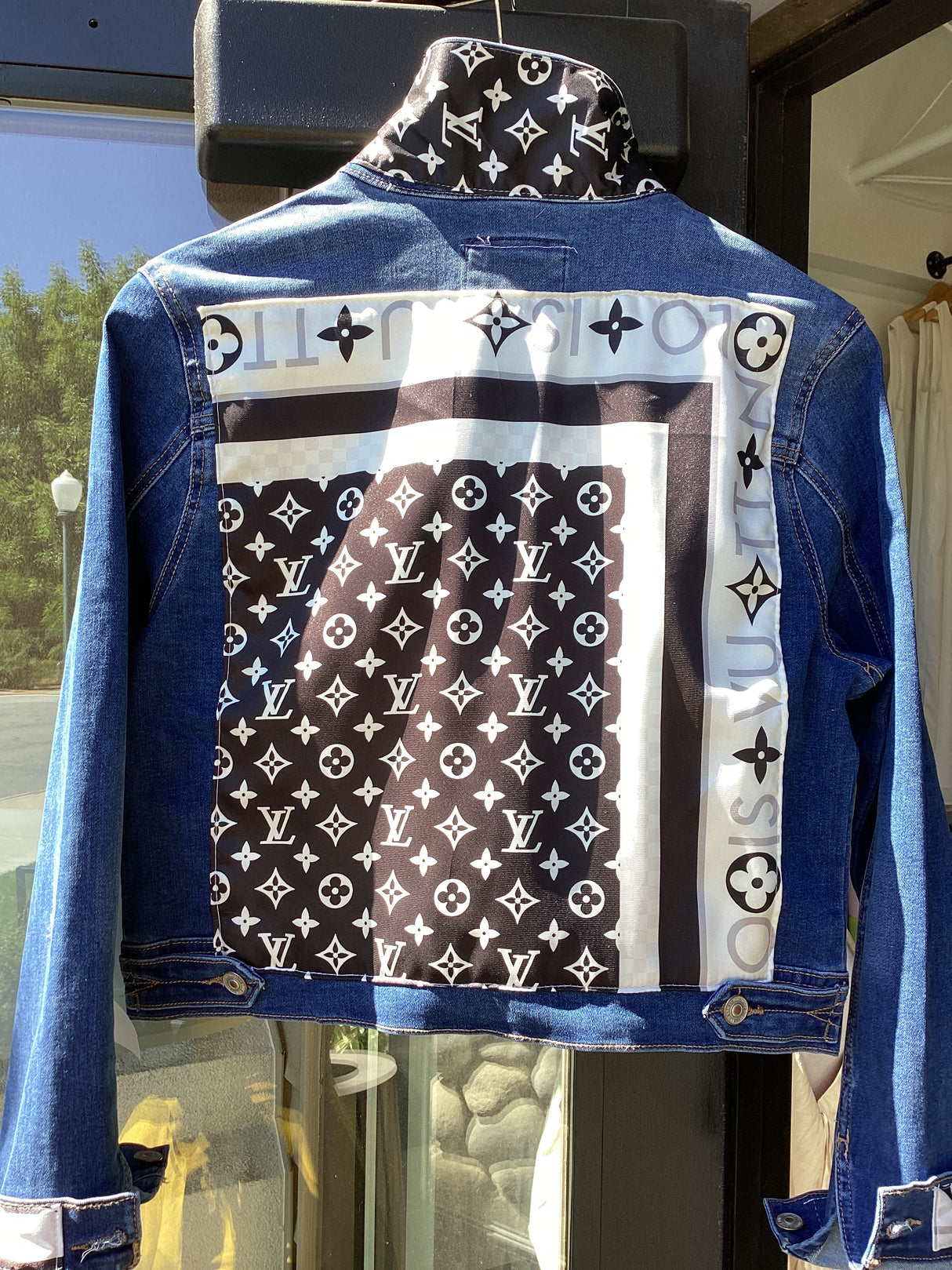 Luxury Denim Blk LV White