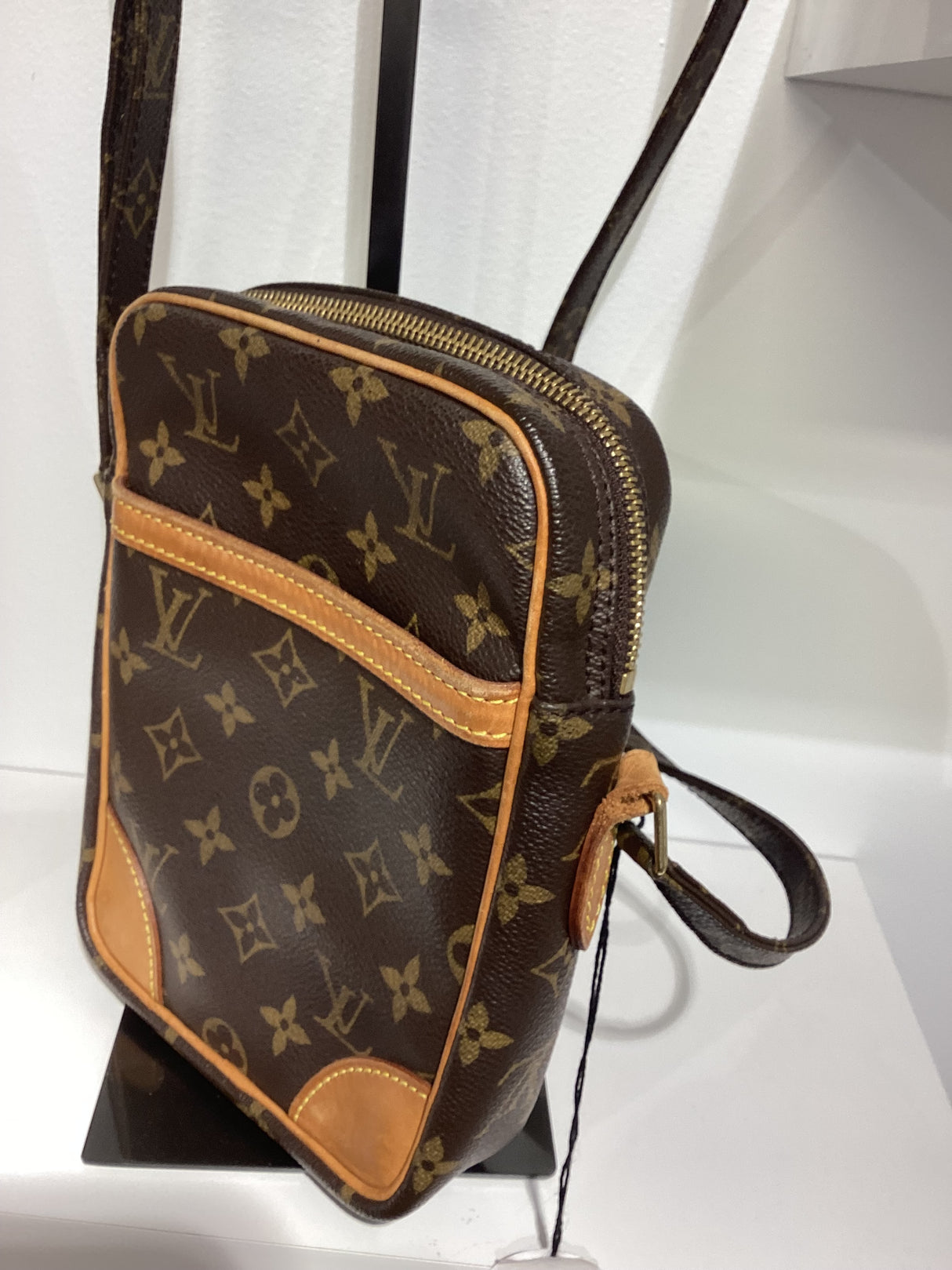 L Crossbody