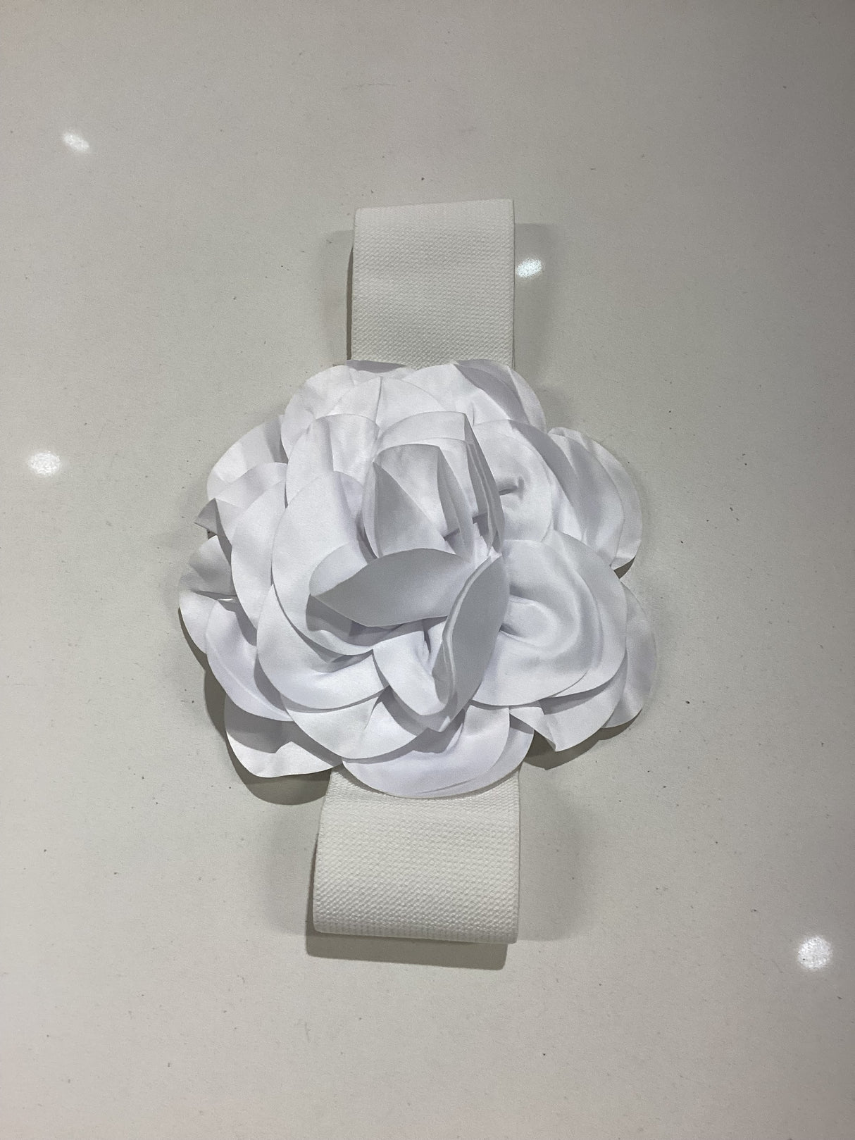 BT981 WHT Flower Belt