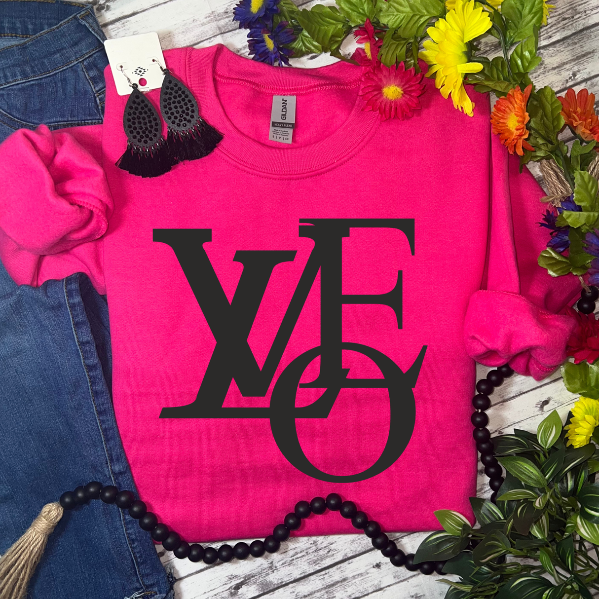 LoVe Graphic Sweatshirt