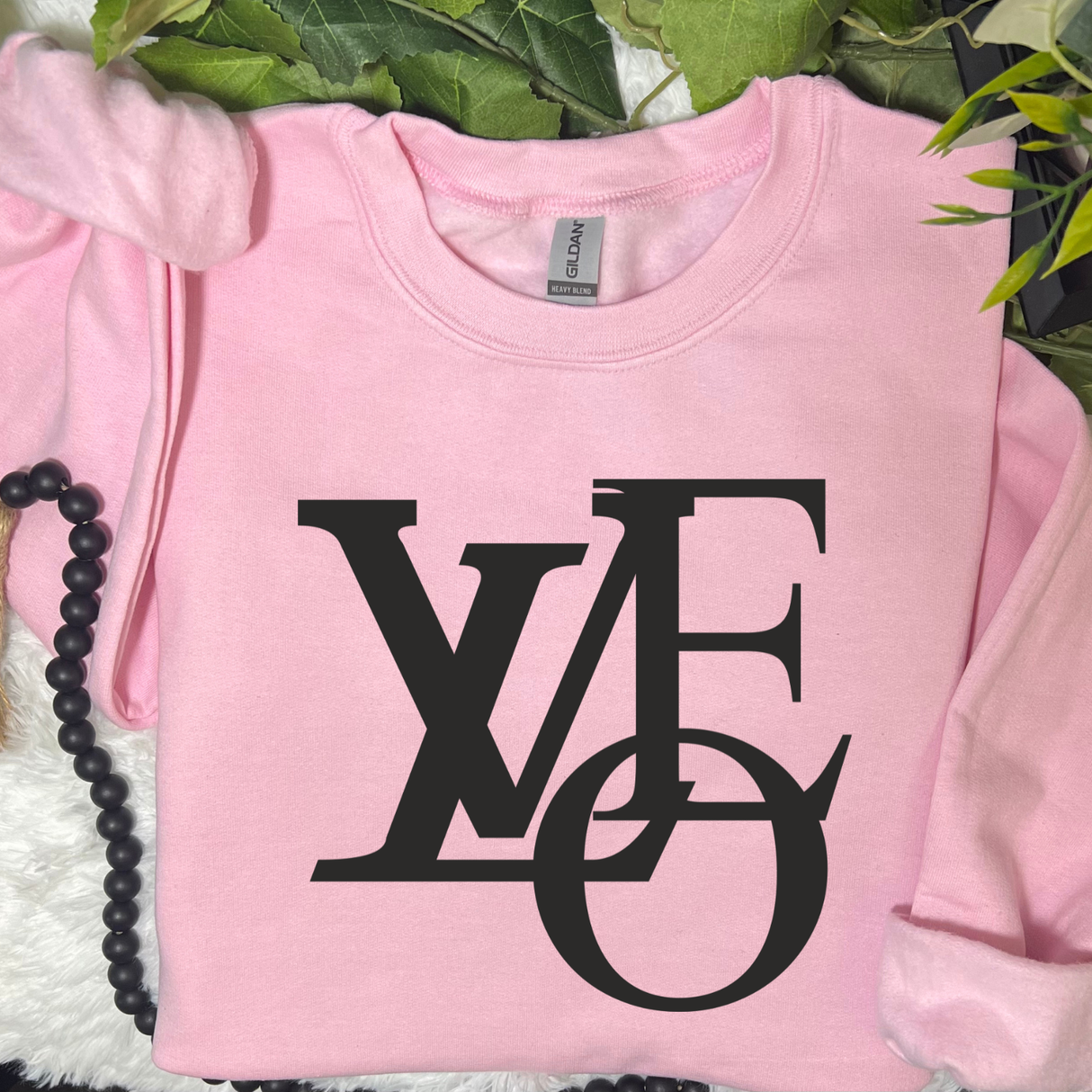 LoVe Graphic Sweatshirt