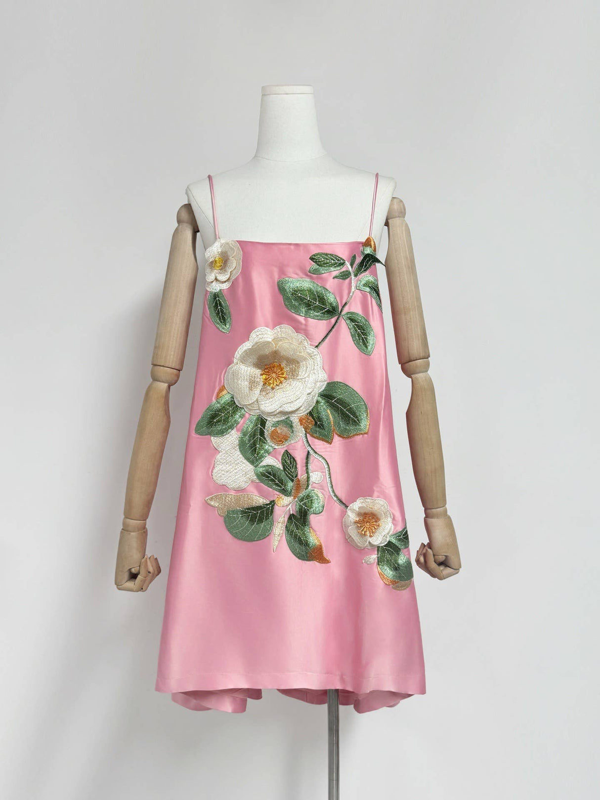 DR685Y Floral Embroidered Backless Suspender Short Skirt