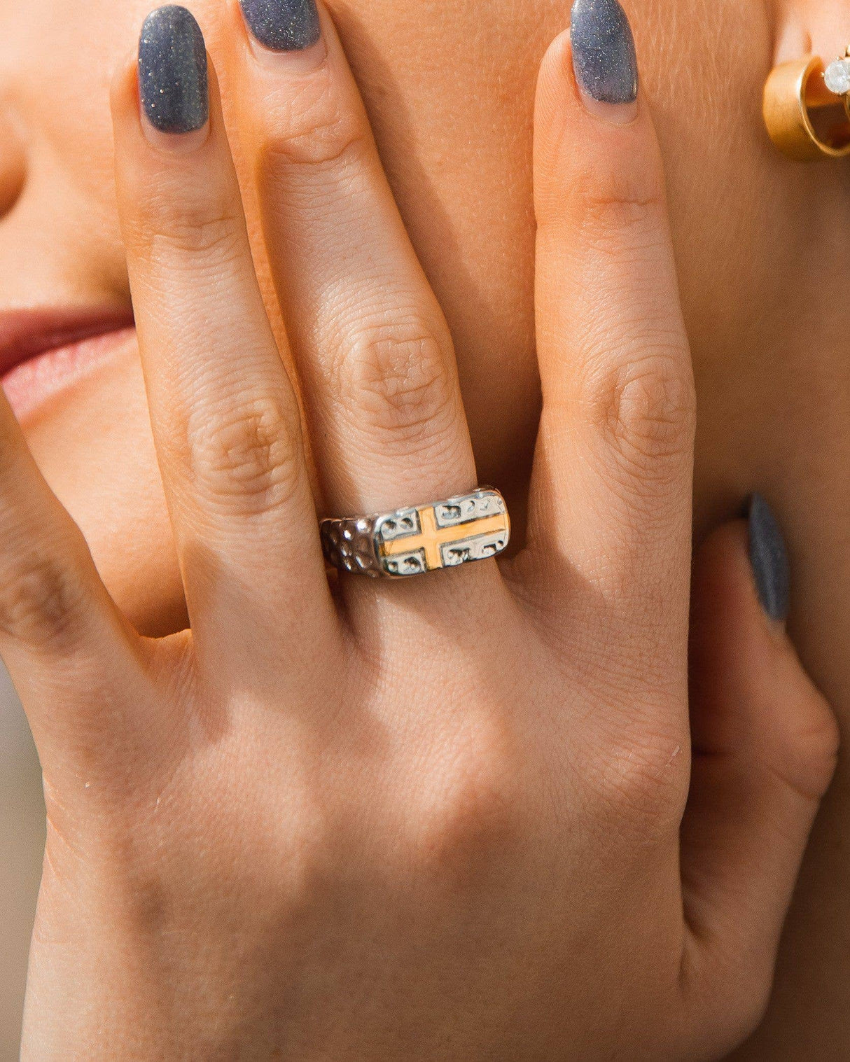 The Cross Ring