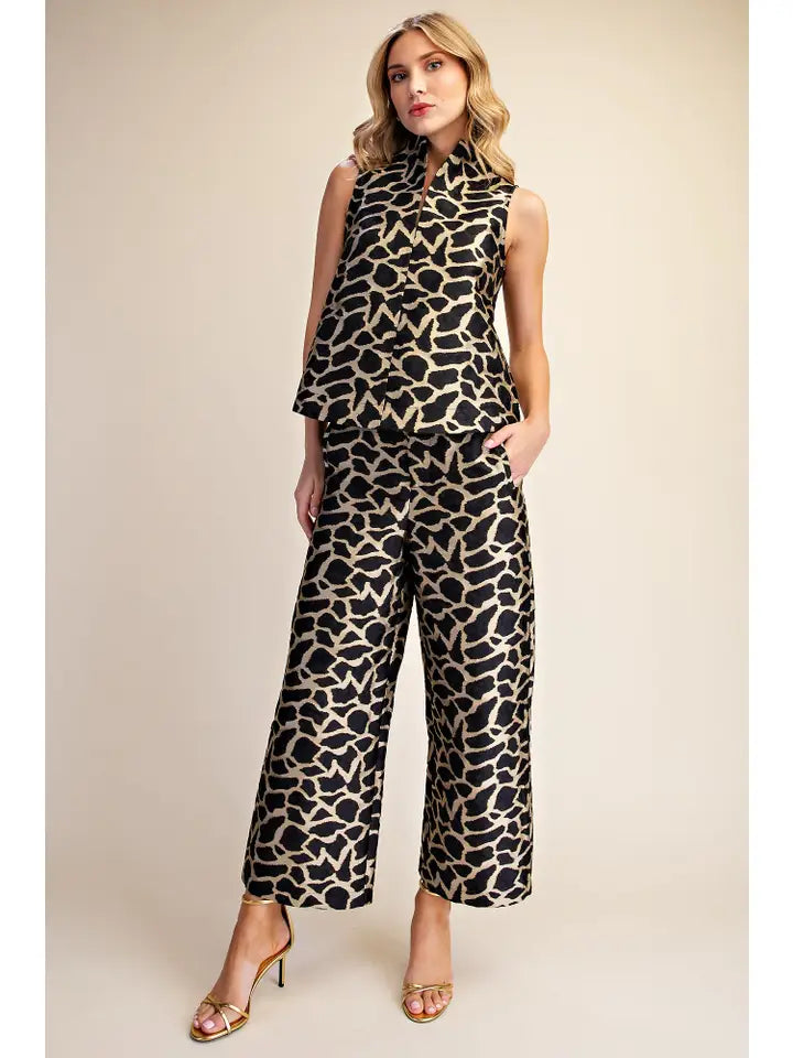 T8589 Stand Collar Sleeveless Top