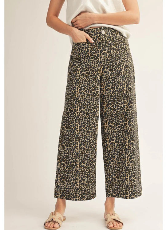 H17000 - Animal Print Barrel Pants
