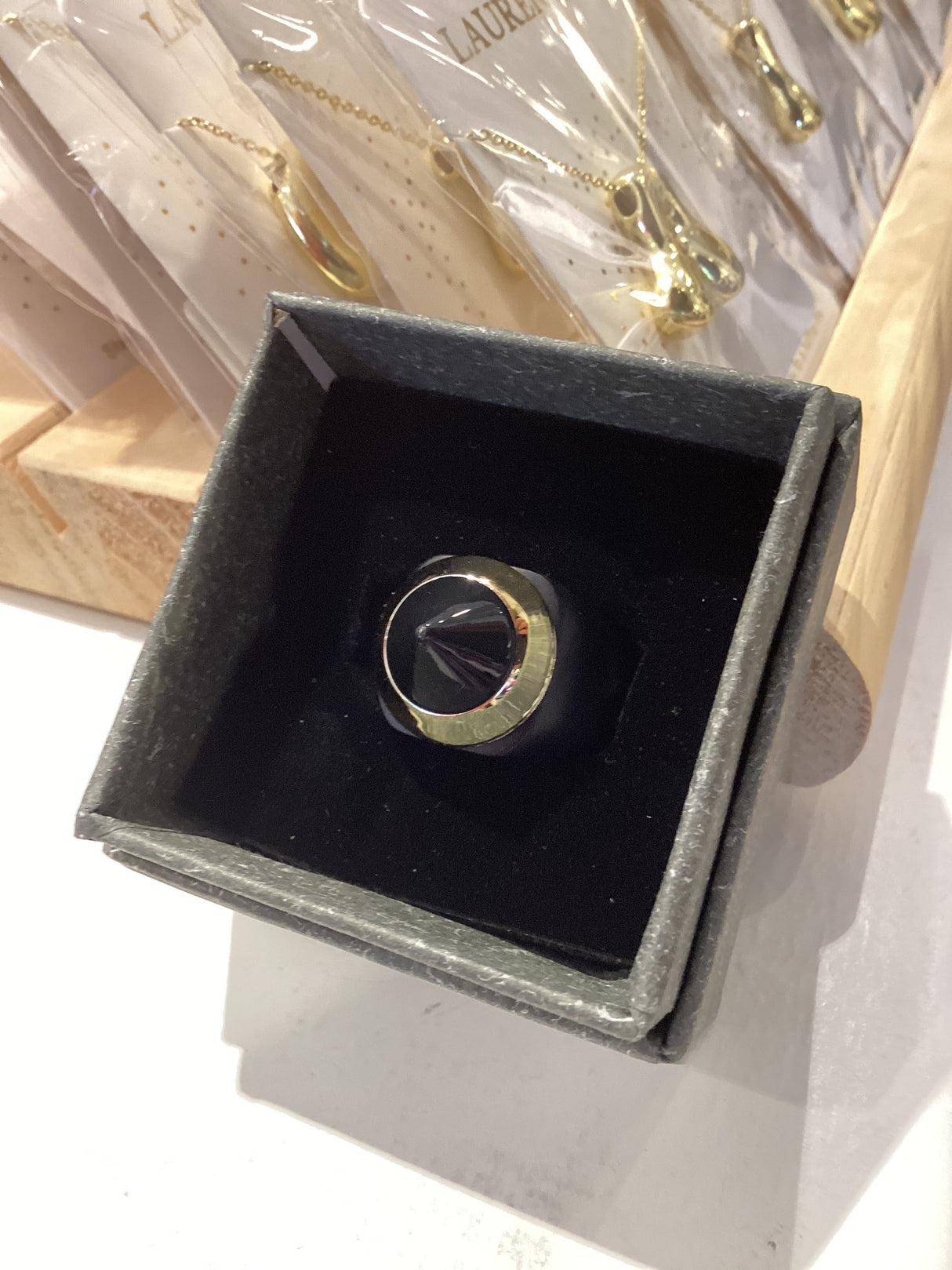 24C KITSCHY COSTUME COLLECTION