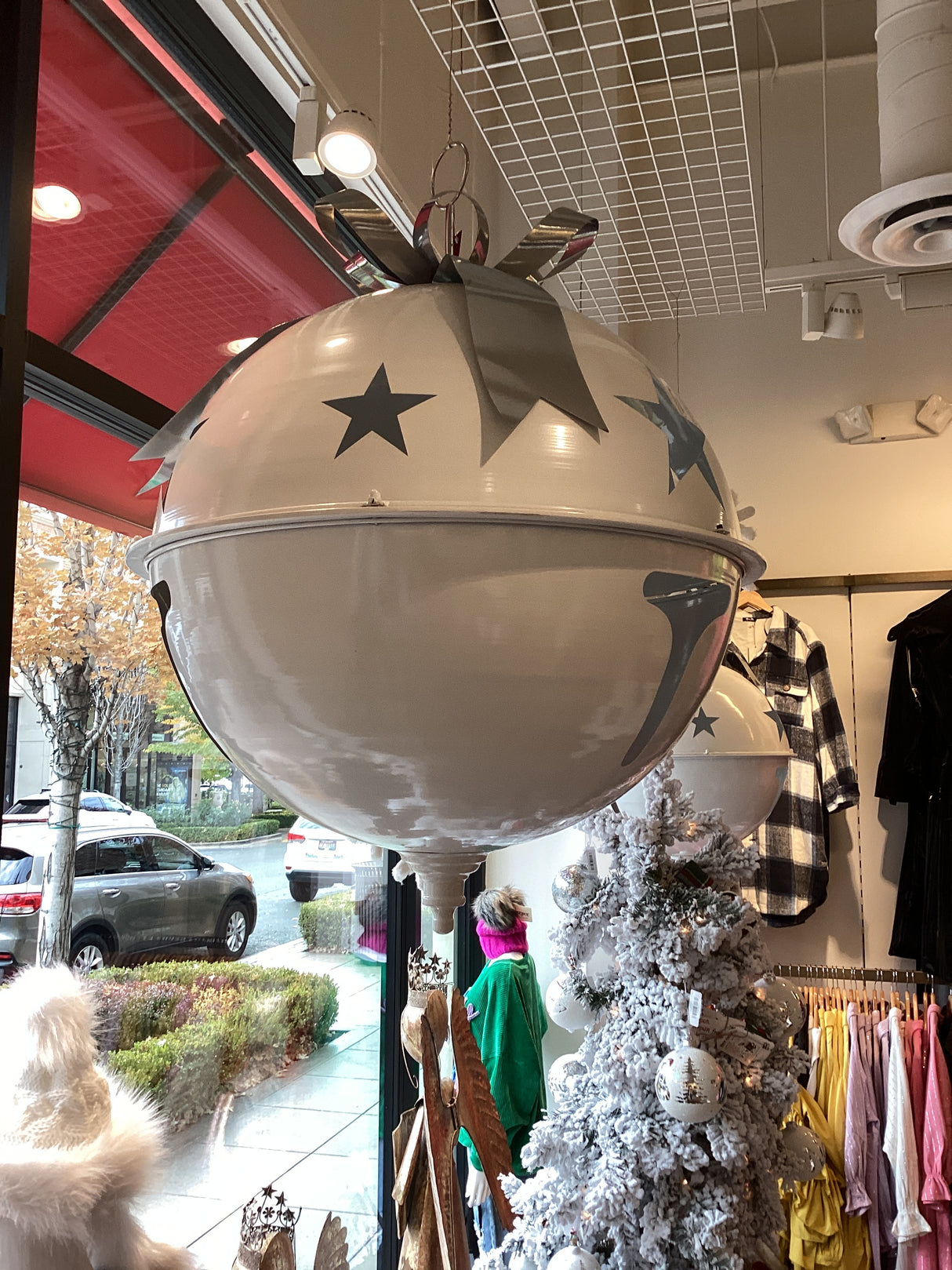 54253C-WH 36" Large White Metal Jingle