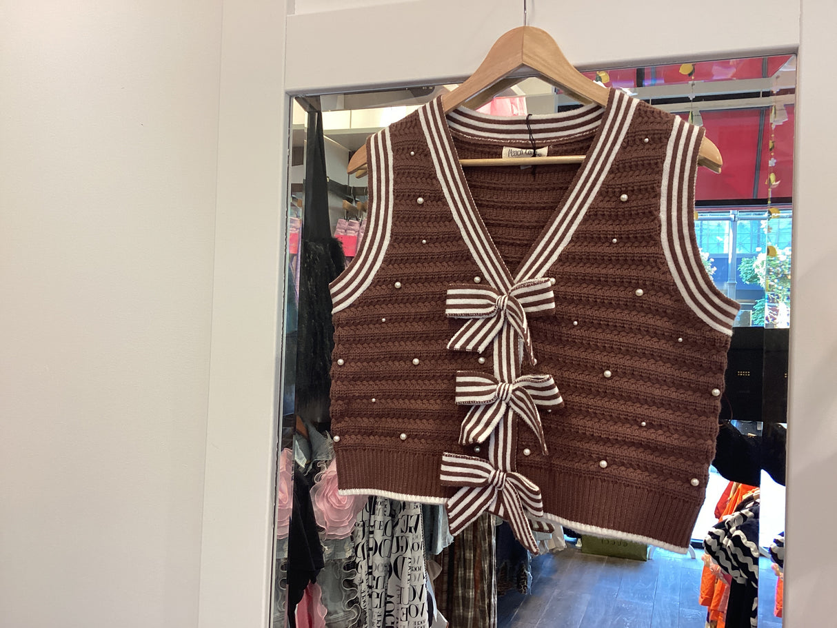 IKT300257-01 Pearl Front Bow Cropped Vest