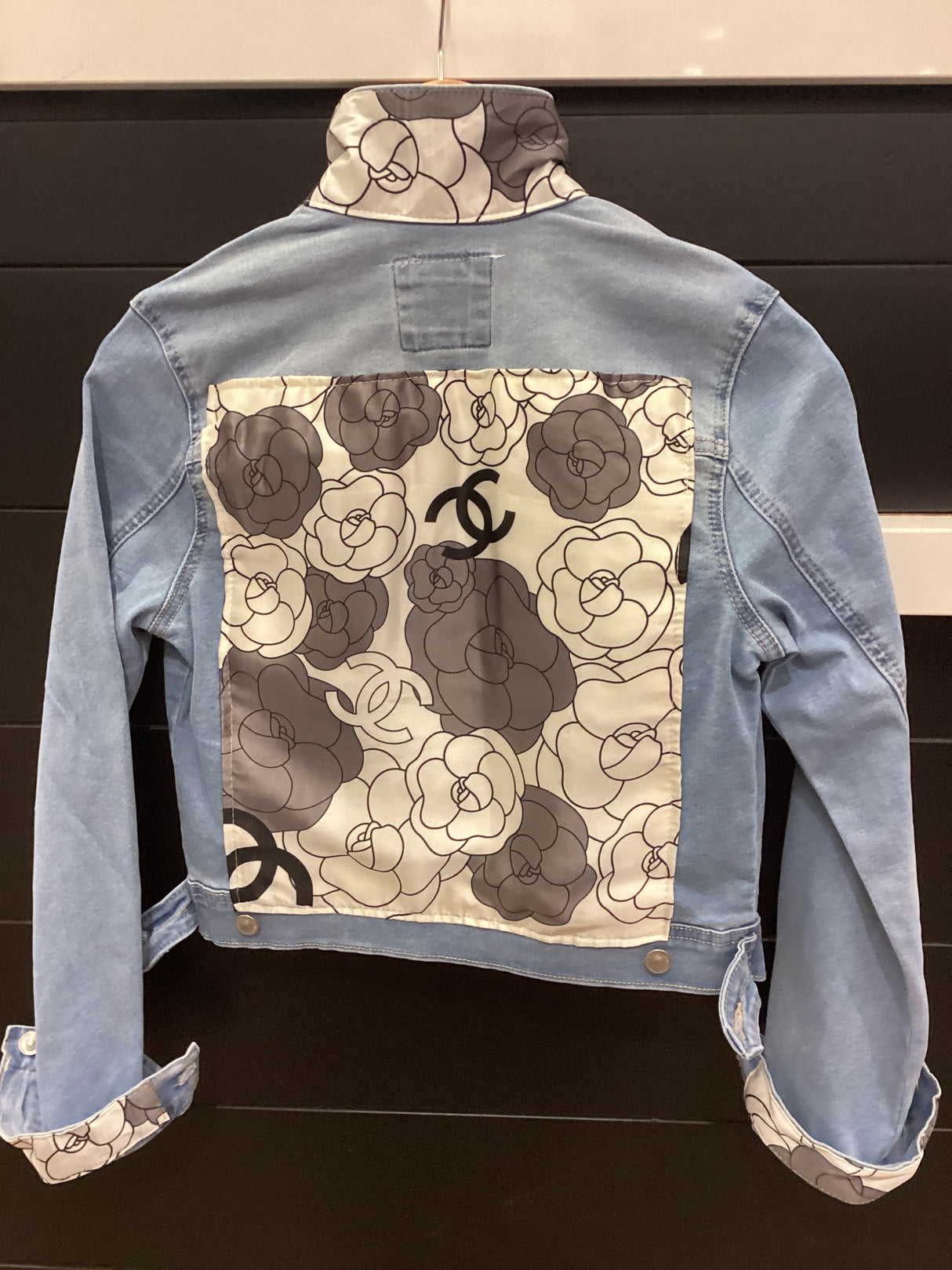 UPCYCLED VINTAGE C BLUE DENIM JACKET
