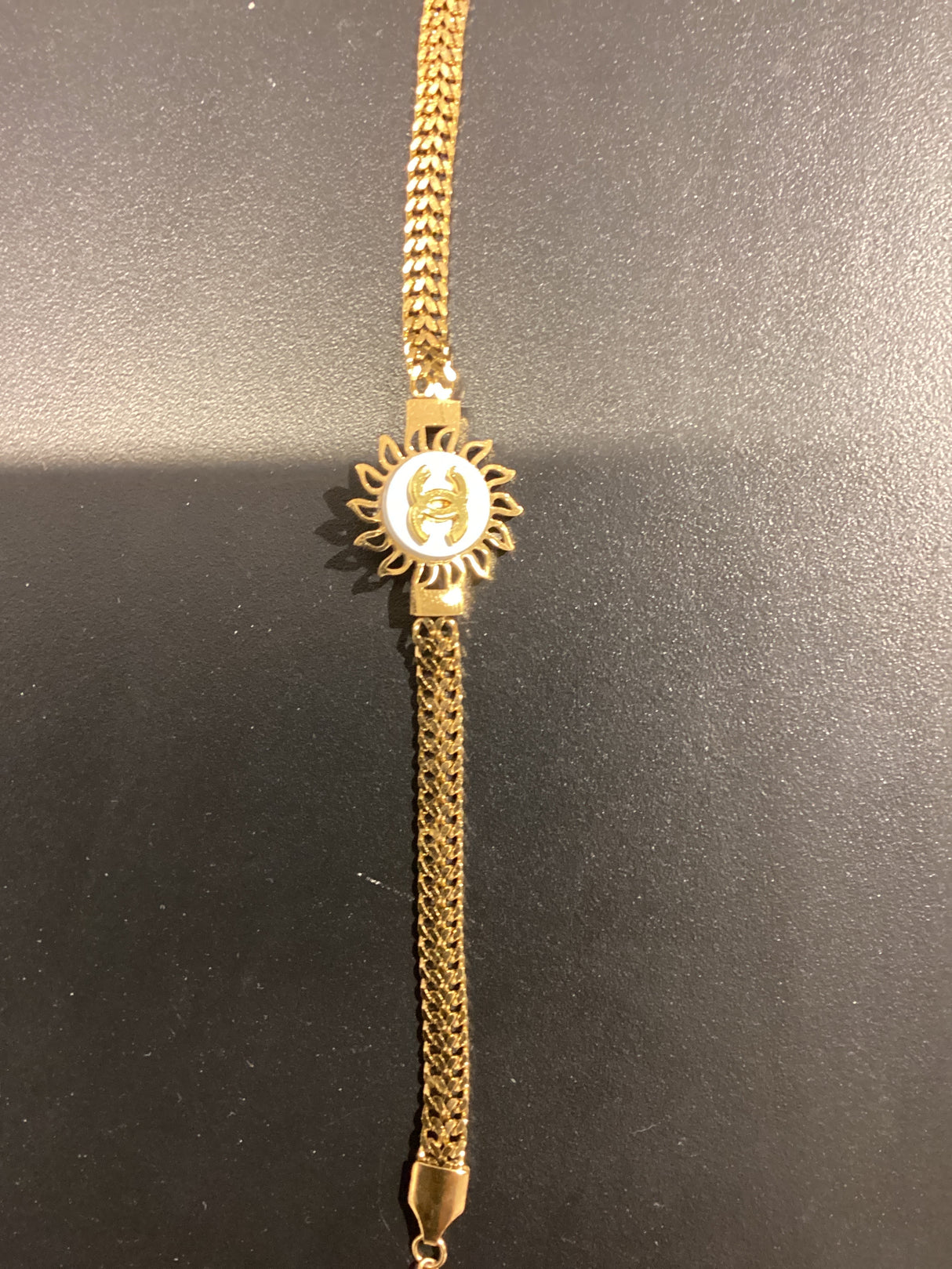 22E BRACELET C BUTTON WHT/GLD SUN STEEL