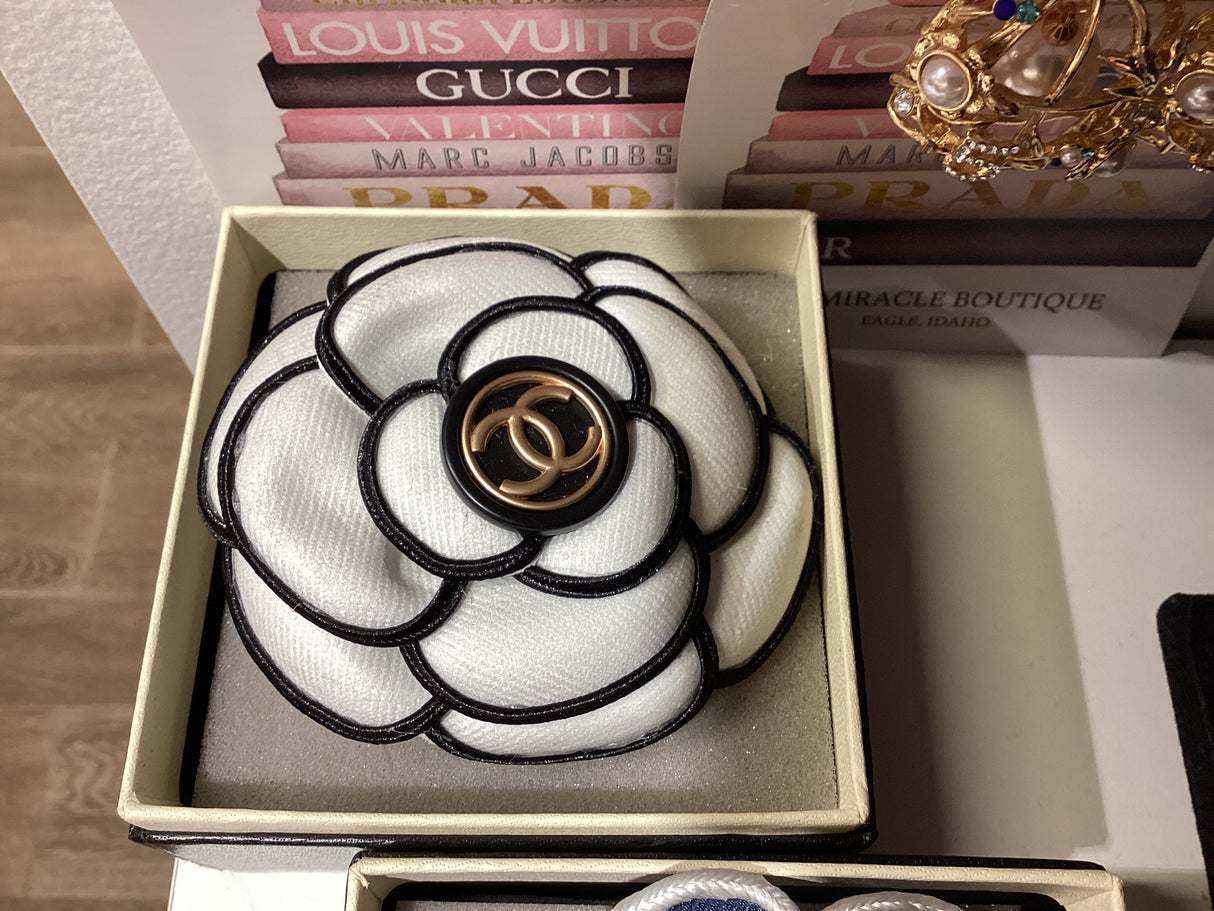 18E Brooch