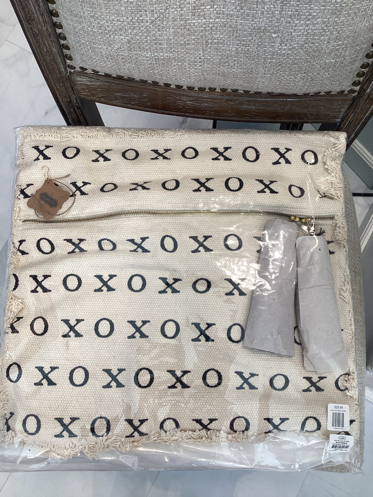 XOXO DHURRIE TASSEL PILLOW