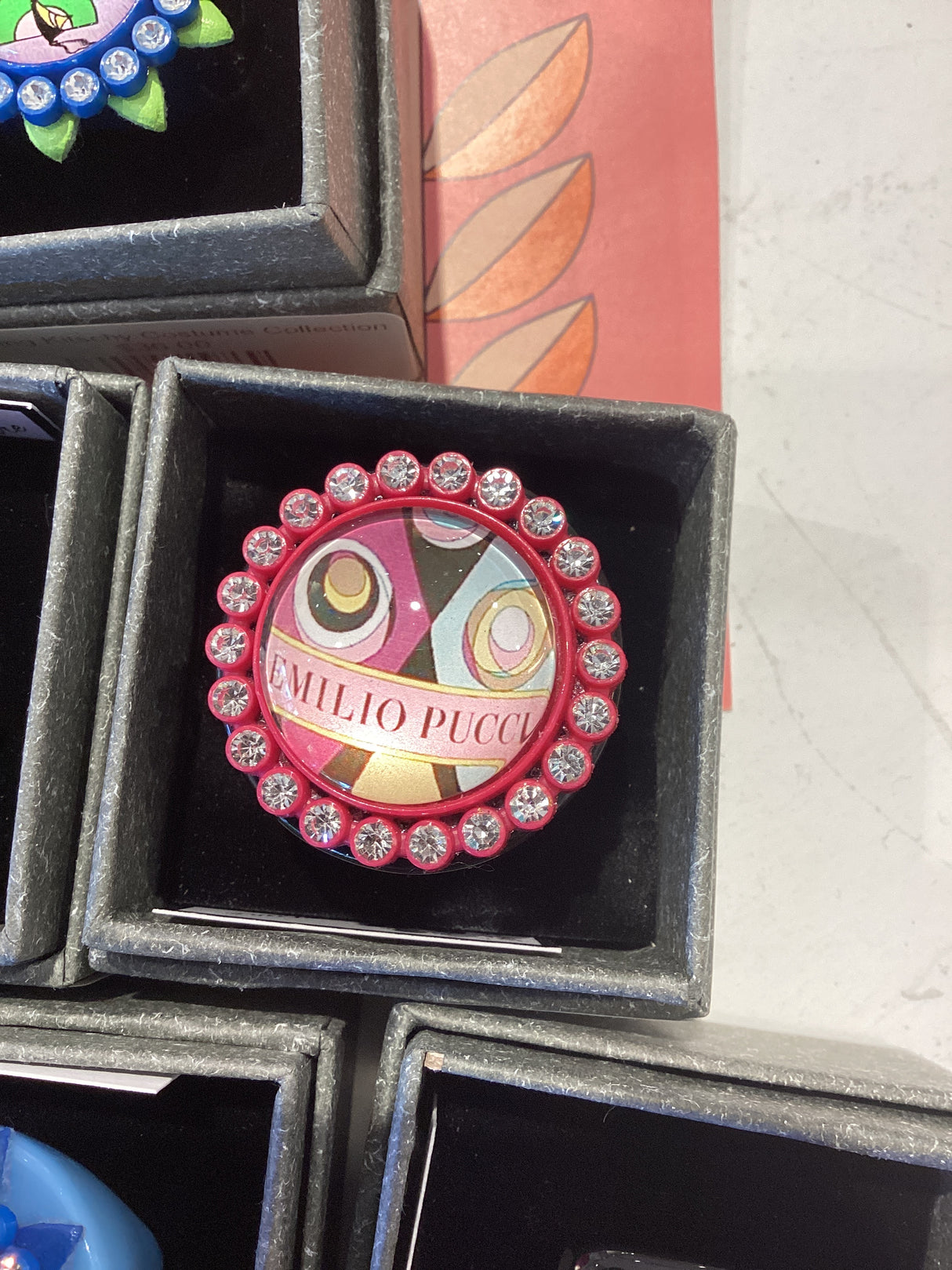 24E KITSCHY COSTUME COLLECTION