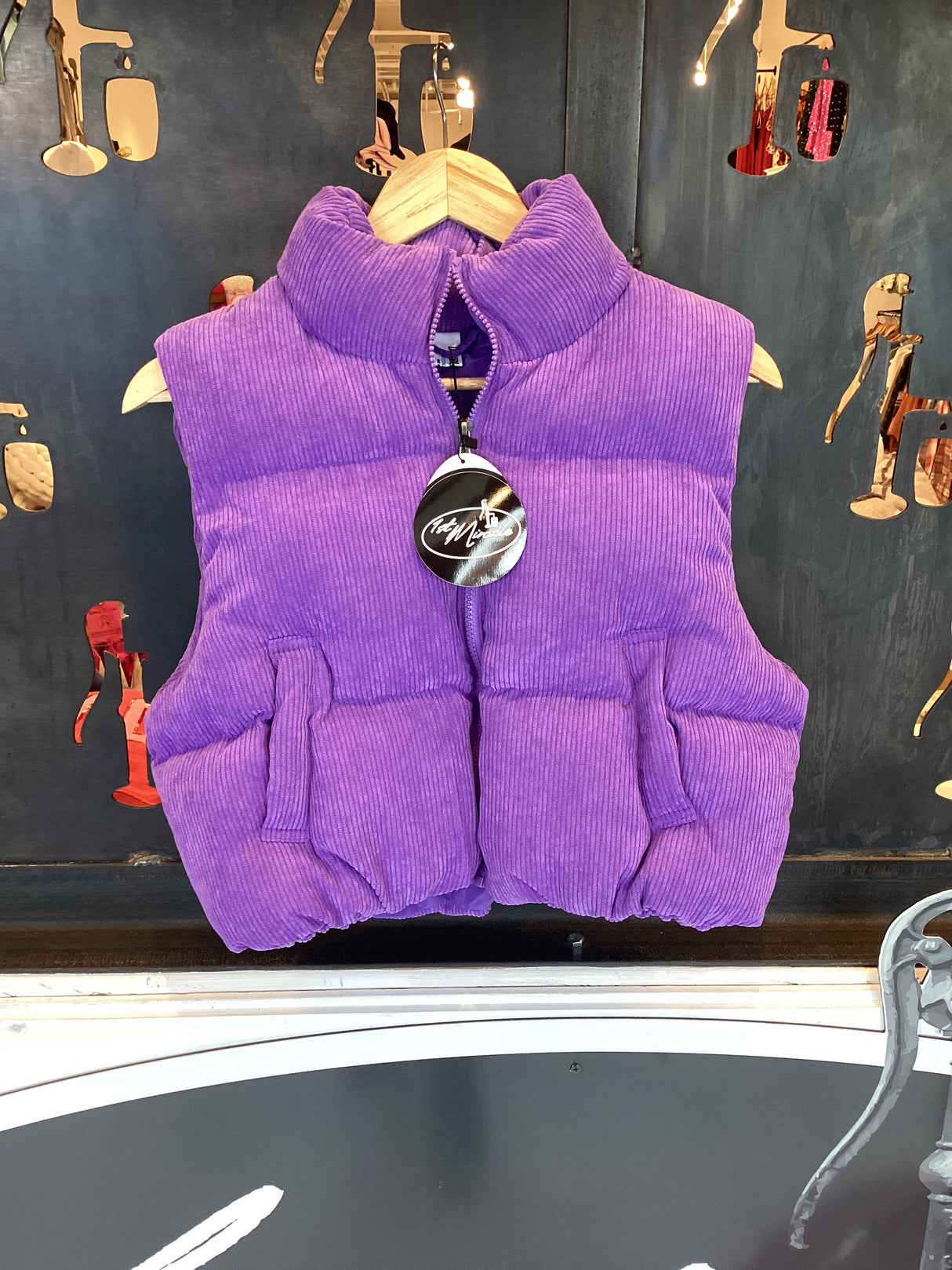 DZ23G452 Black/Wisteria corduroy vest