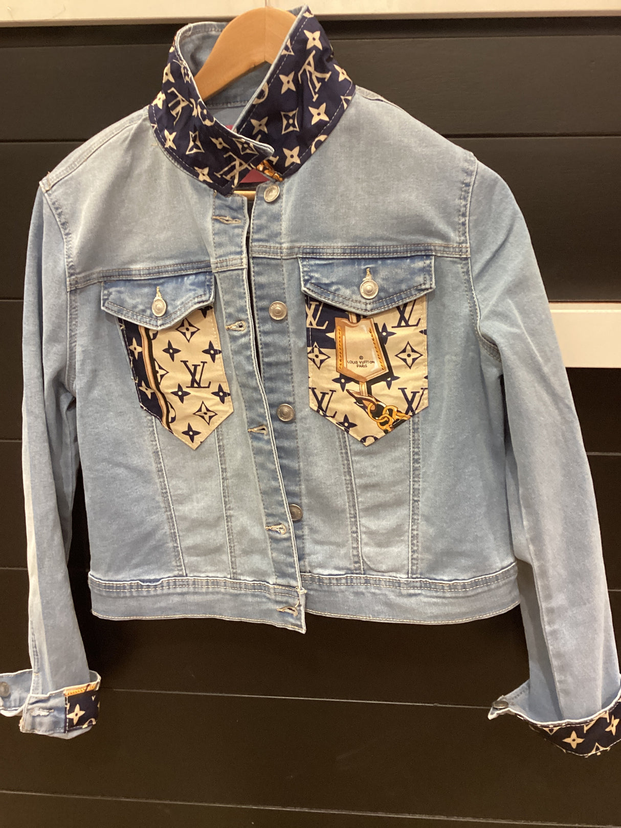 UPCYCLED VINTAGE LV4 BLUE DENIM JACKET