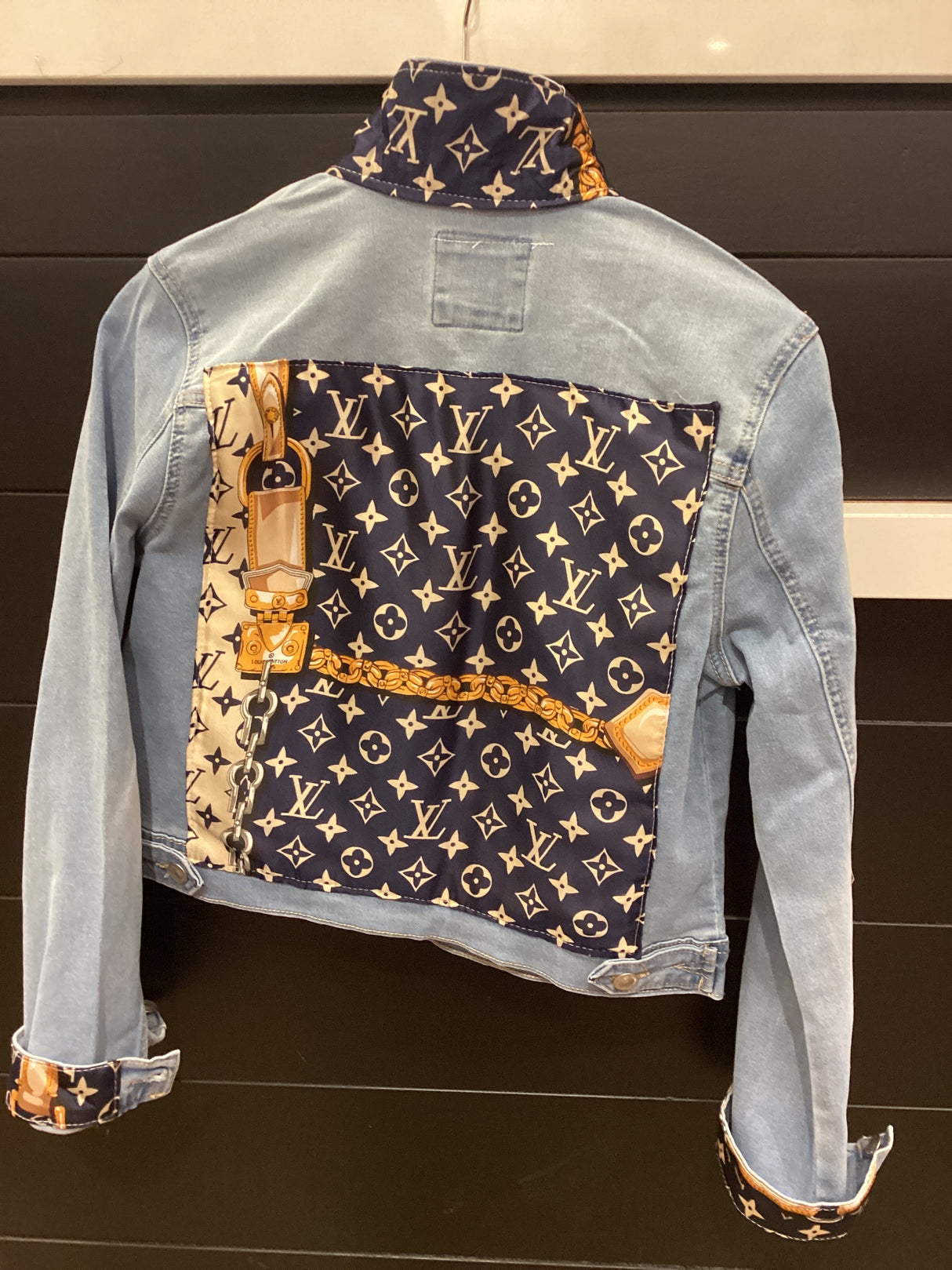 UPCYCLED VINTAGE LV4 BLUE DENIM JACKET