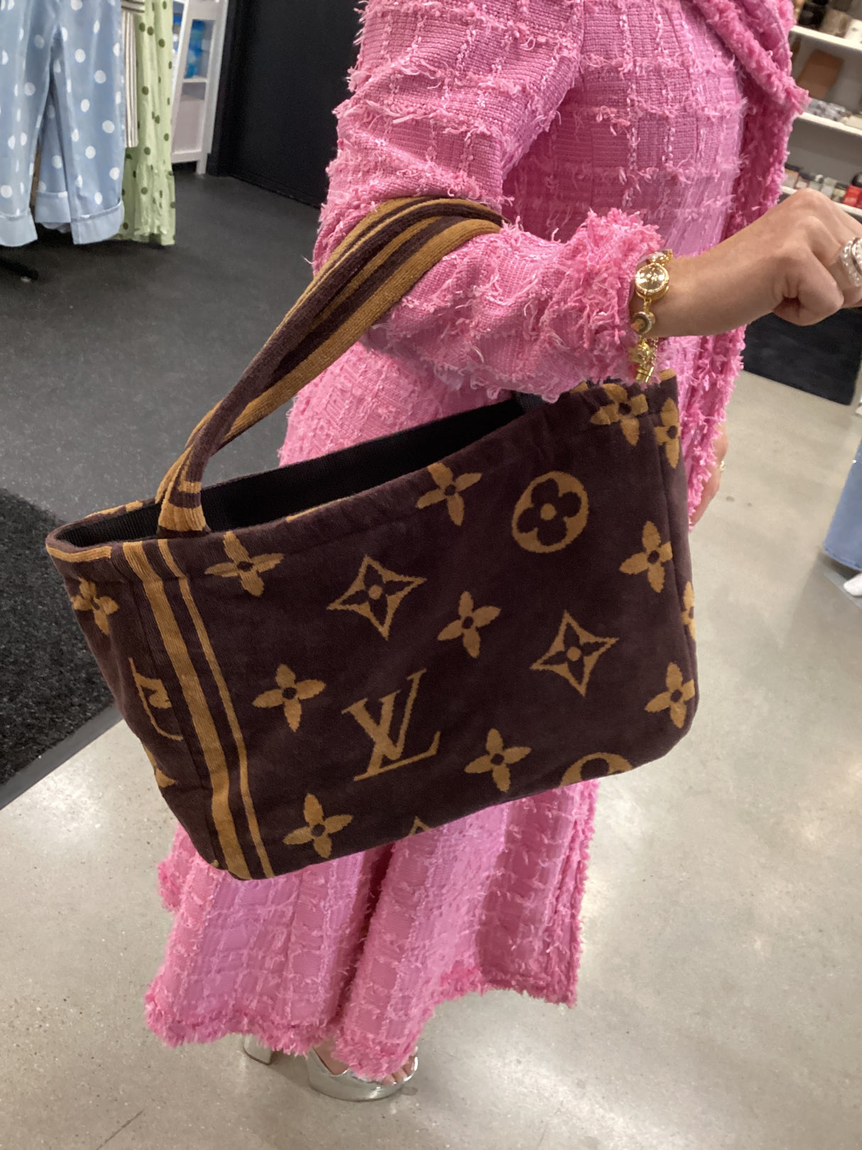 LV LARGE TOTE