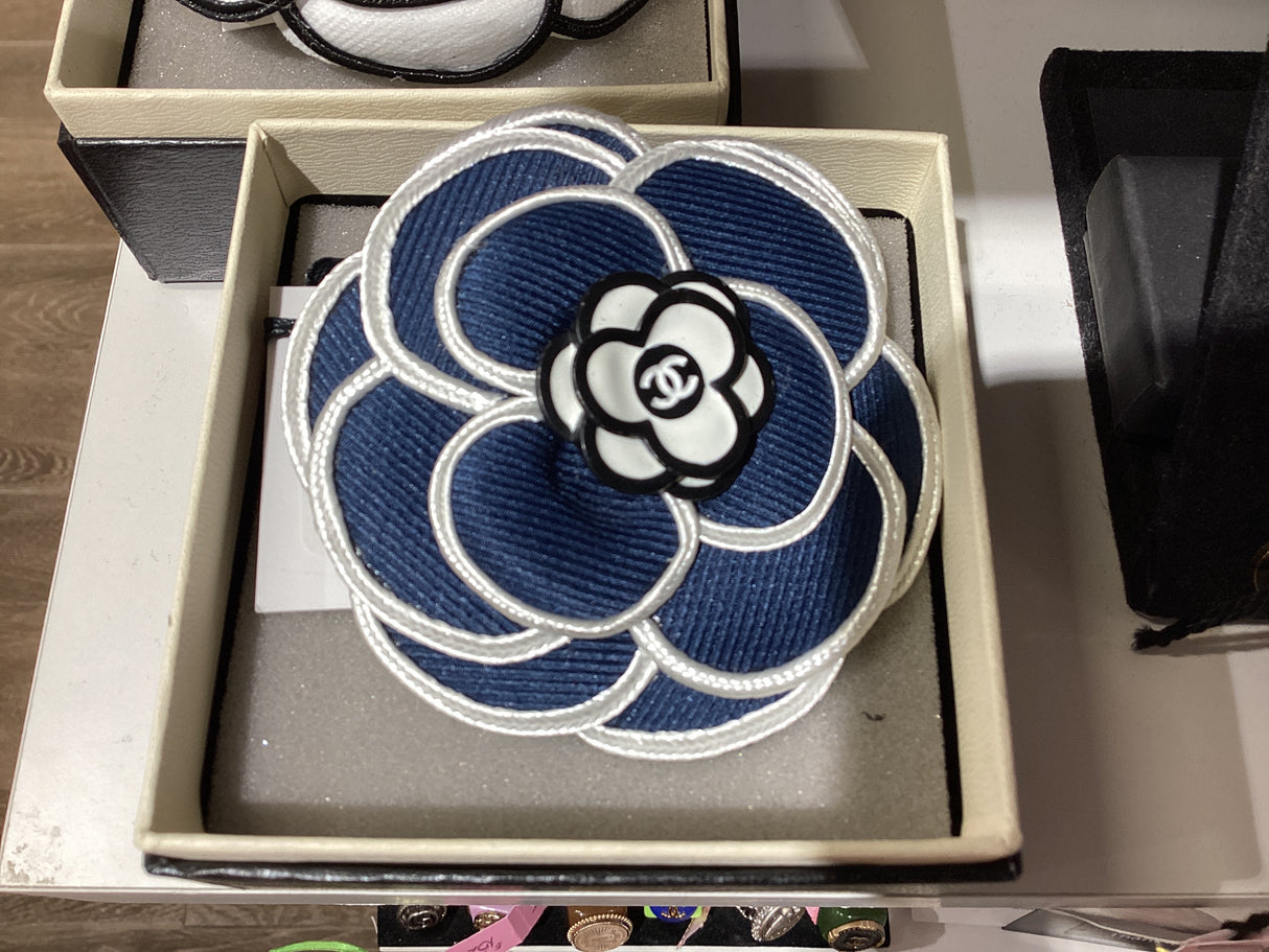 18D Brooch