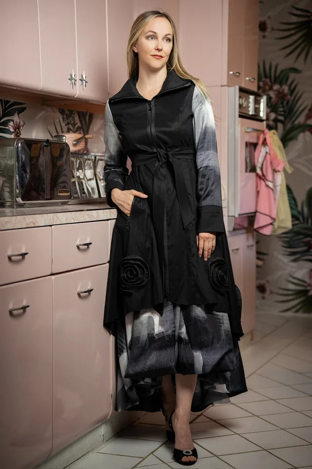 F24007 BLK/WHT ZIP JKTS W/BUBBLE SKIRT