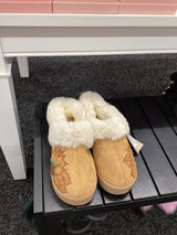 Bullhatter Slippers