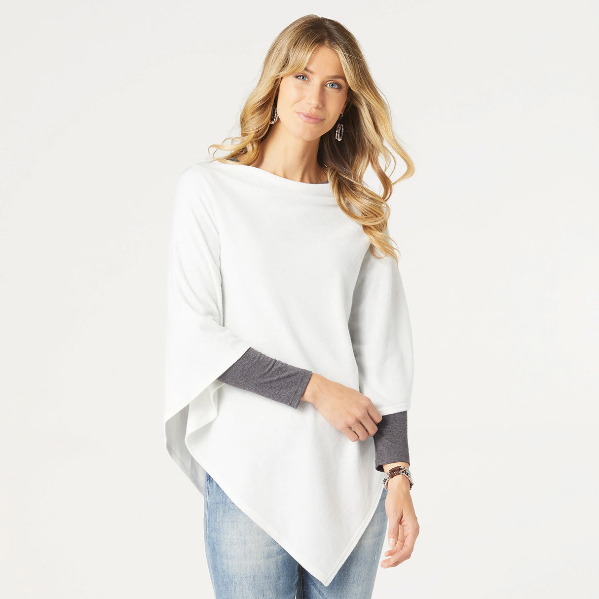 2339000B Poncho-Winter White