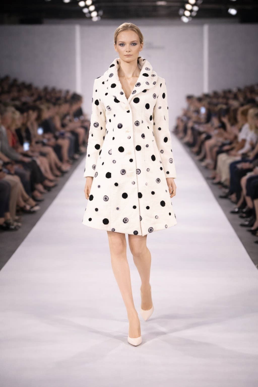 F26065 Embroidery Dots Pucker Collar Coat