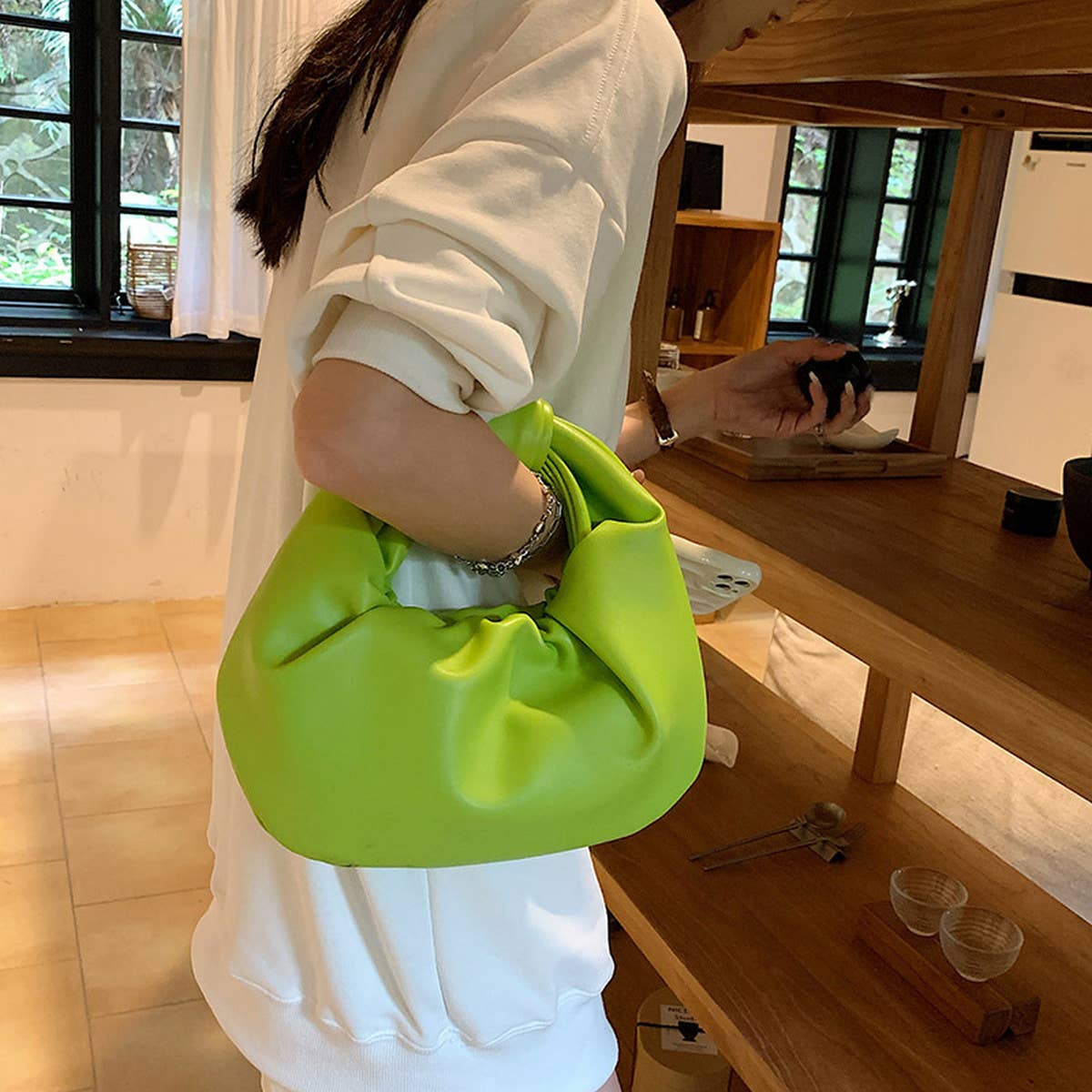 STYLISH PLEATED HAND CLUTCH BAG_CWAB1555