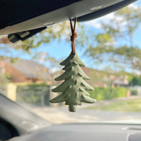 Christmas Tree Car Air Freshener: Hanging Diffuser / French Lavender / Off White