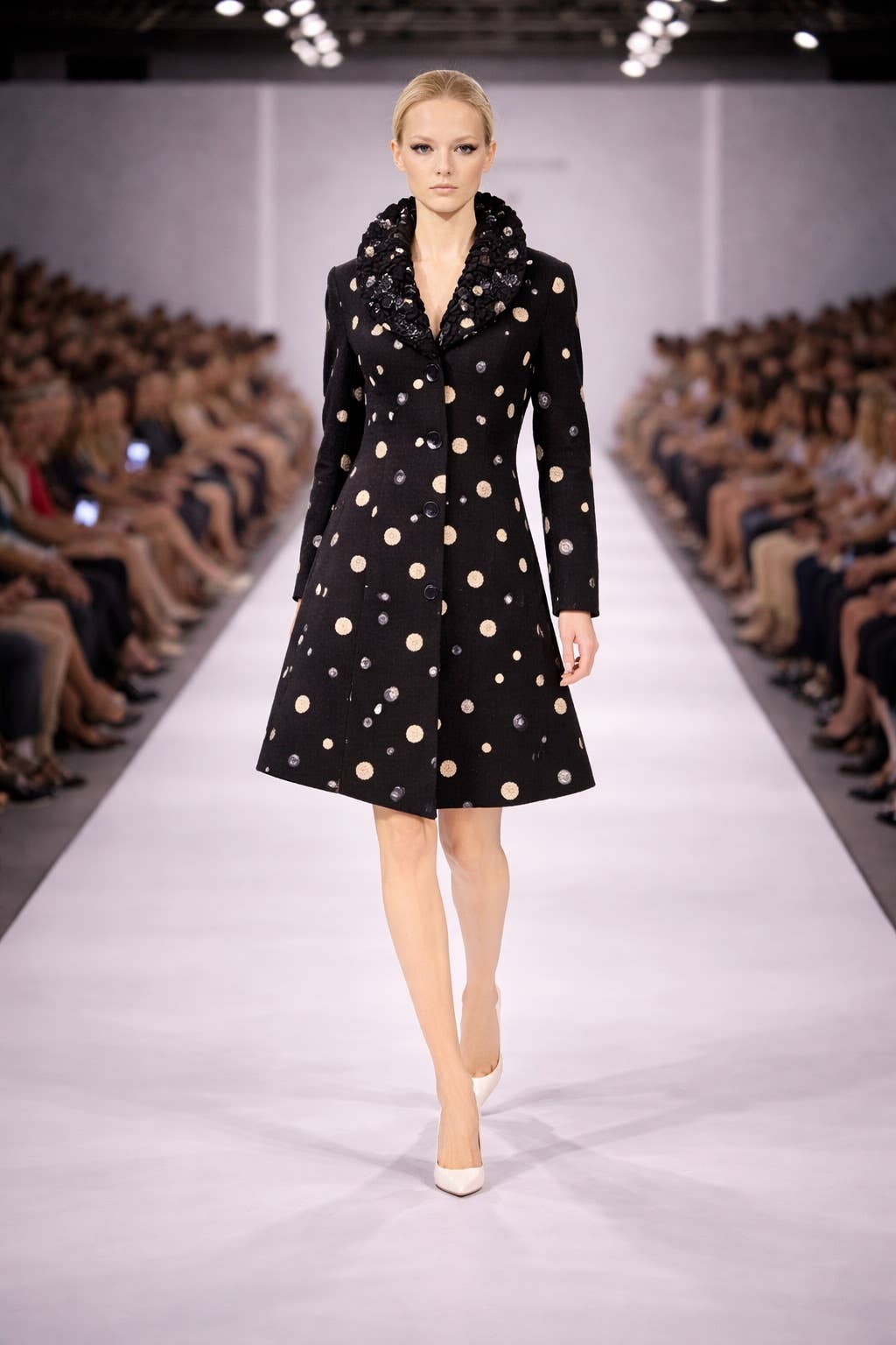 F26065 Embroidery Dots Pucker Collar Coat