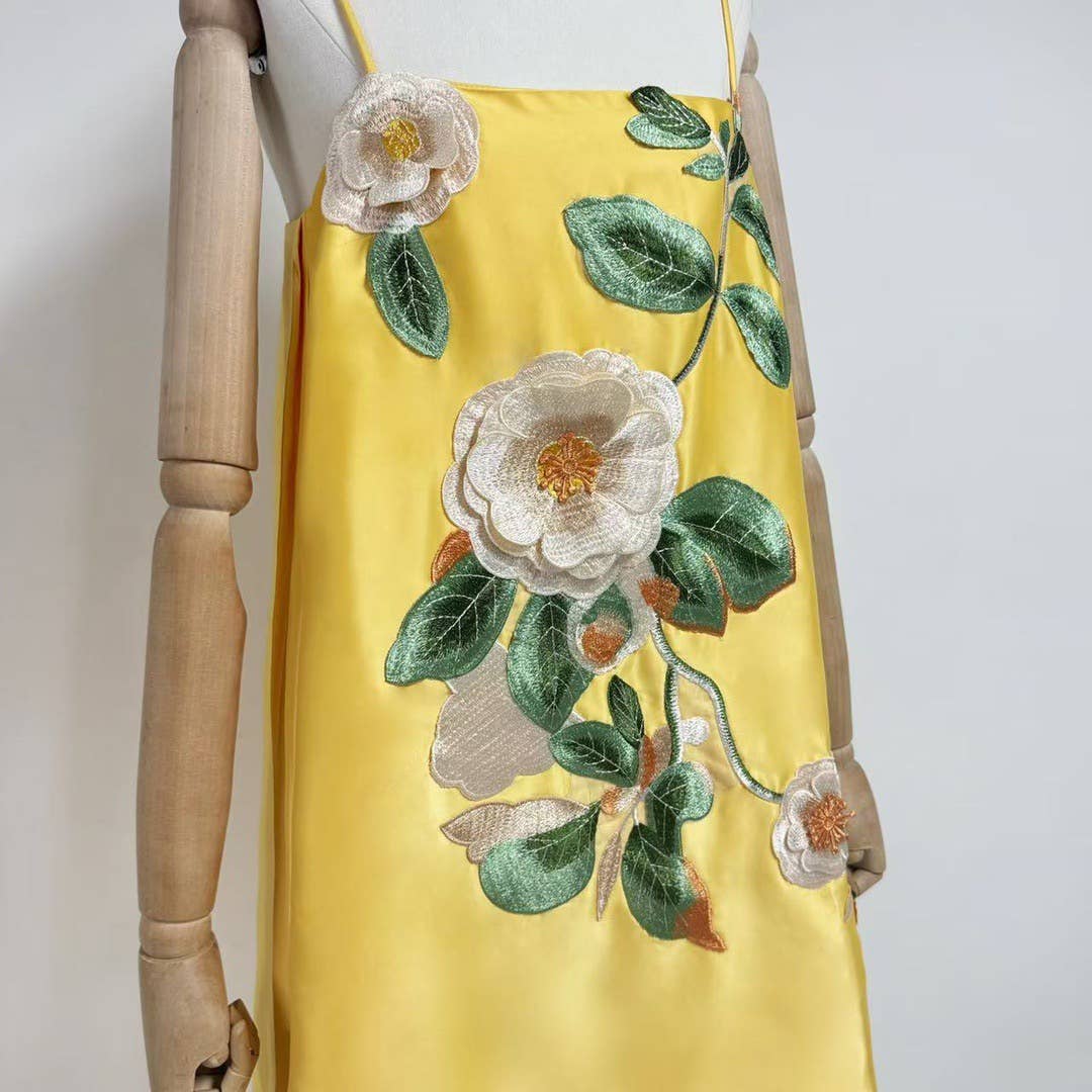 DR685Y Floral Embroidered Backless Suspender Short Skirt