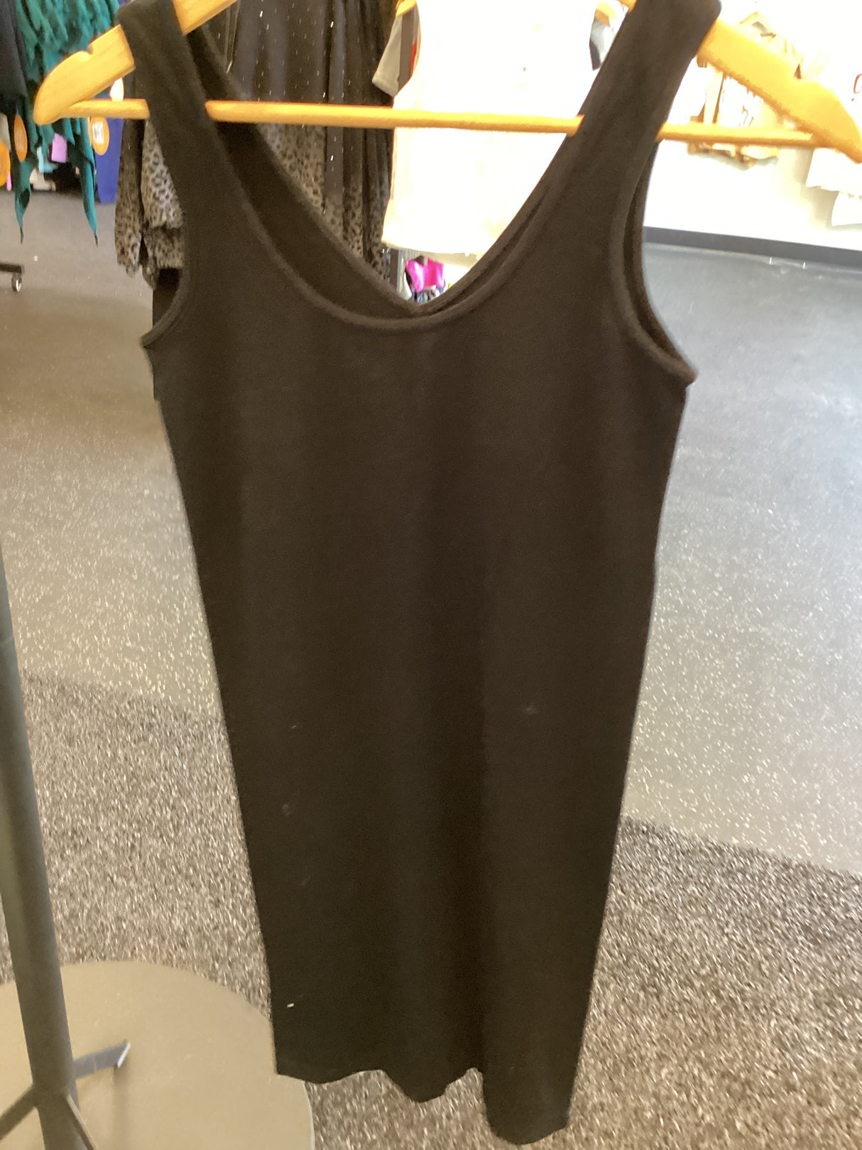 V2738 Sleeveless V Neck/Scoop Neck Tank Dress