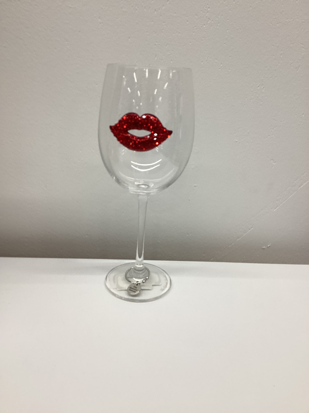 857414007909-Red Lips Stemmed