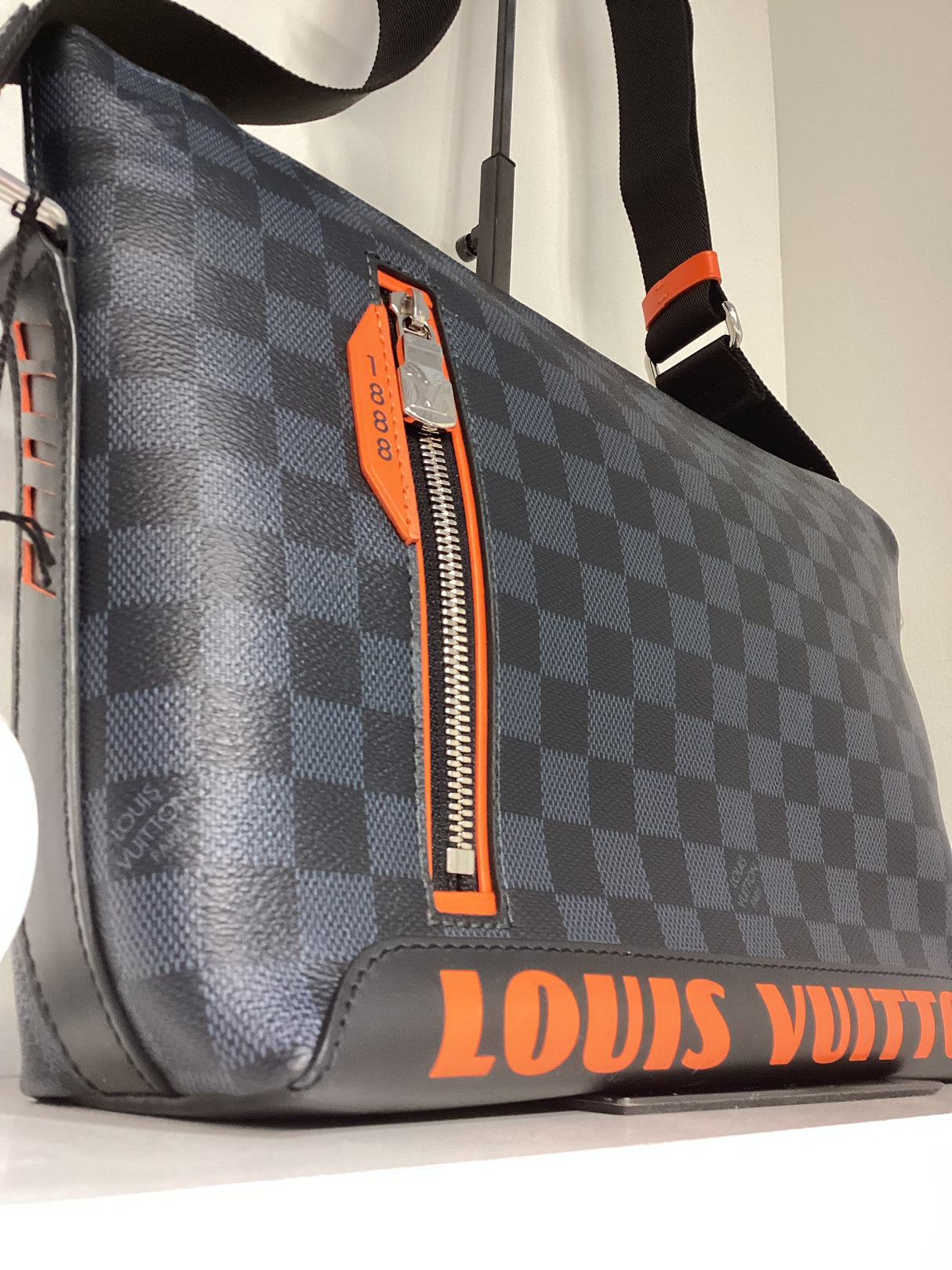 Orange Messenger
