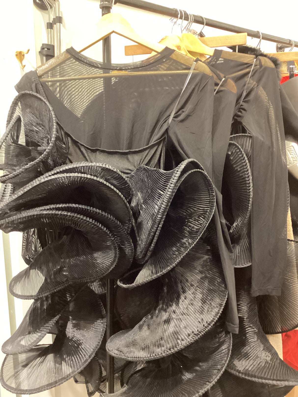 HT2721 - BLK Dress with Wire Floral