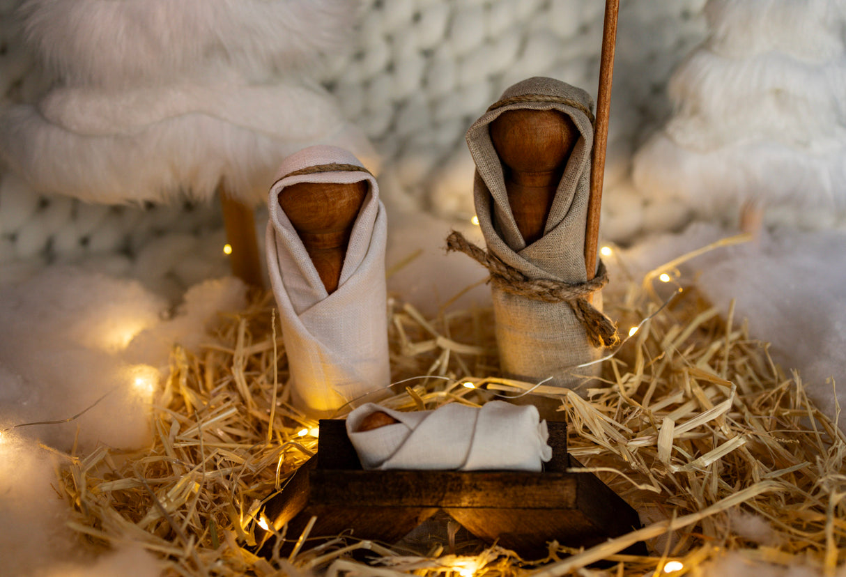 Savior Manger Scene!  This nativity scene is Handmade in the USA!