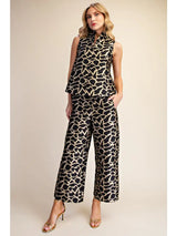 T8589 Stand Collar Sleeveless Top