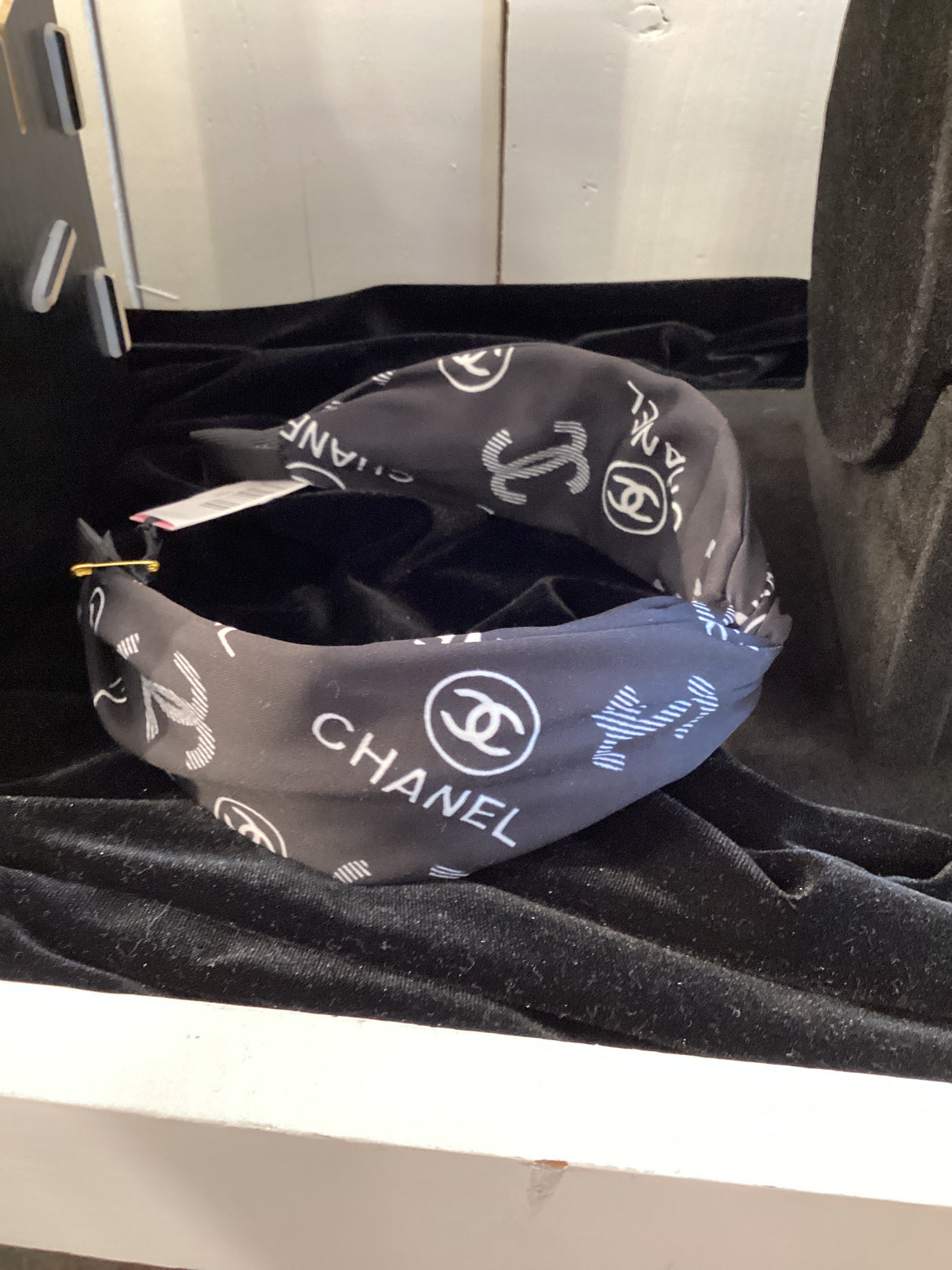 10H Chanel Silk Blk Wht Headband