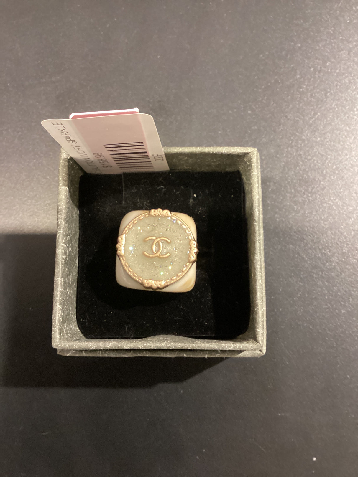 22P RING C BUTTON IVORY SPARKLE
