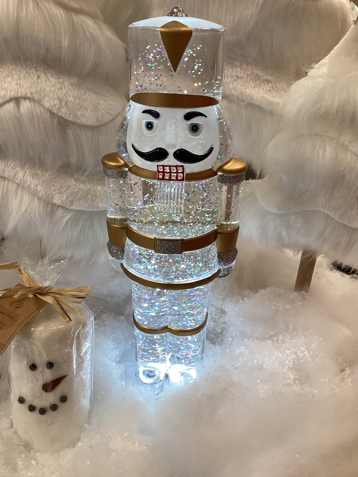 PN4070 LED NUTCRACKER SHIMMER FIGURE