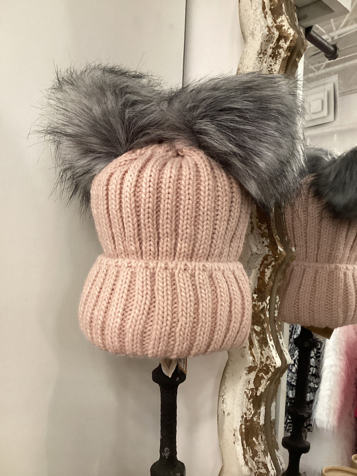 40186 Beanie Dble Pom-Powder Pink