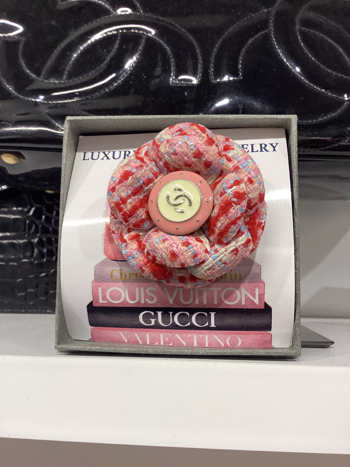 26-O brooch/Hair clips