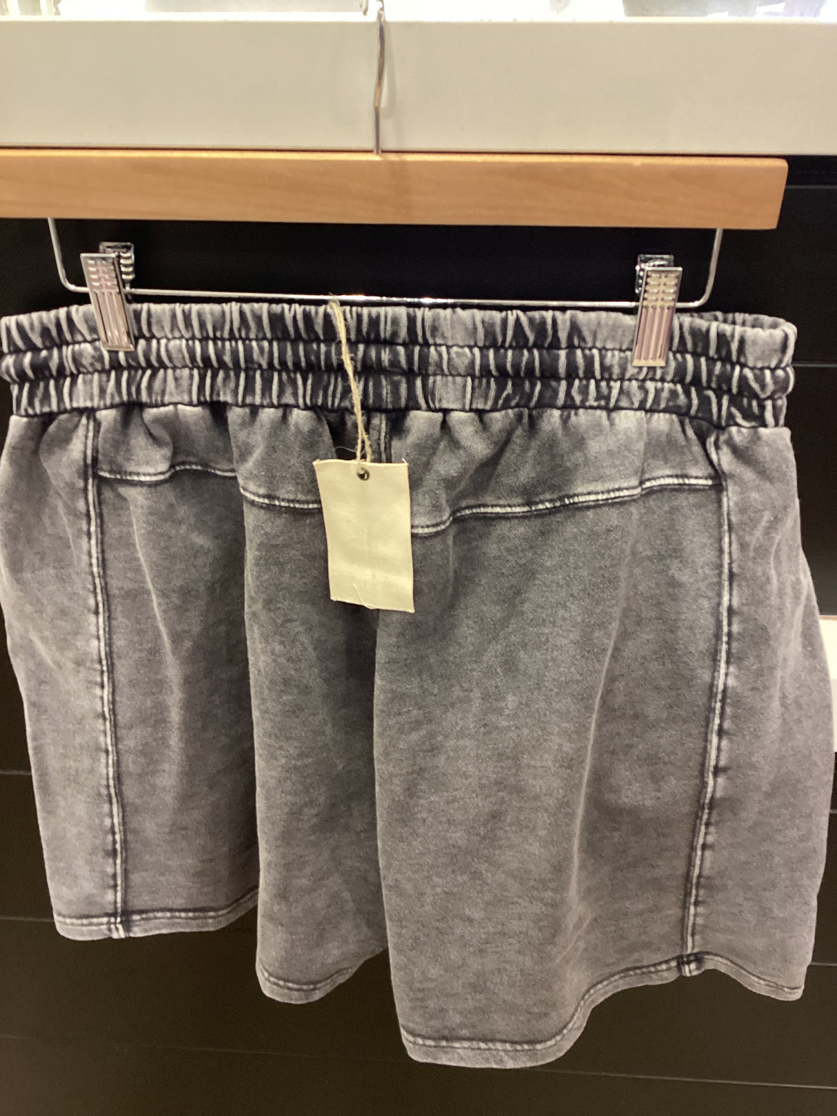EB90110 FLOWER PATCH MINERAL WASHED SHORTS