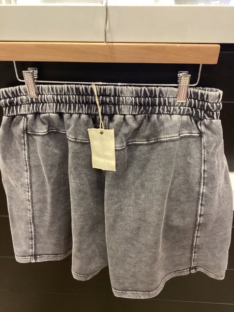 EB90110 FLOWER PATCH MINERAL WASHED SHORTS