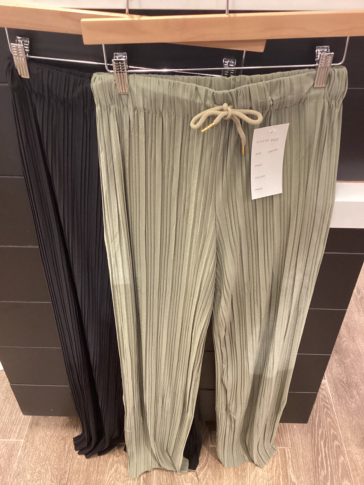 P533 PLEATED ELASTIC WAIST DETAIL PANT