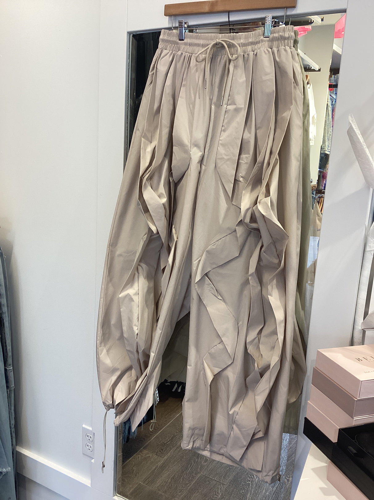 HP2095 Wide Leg Dramatic Ruffle joggers